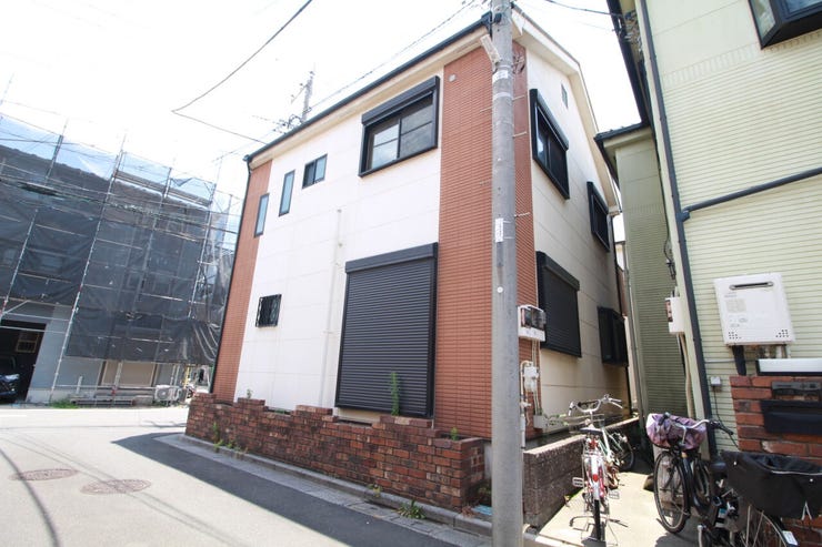 デザインだけではなく、建物の基礎や構造といった、目には見えにくい住まいの本質の部分から住み心地や安全性を見つめ直しました。