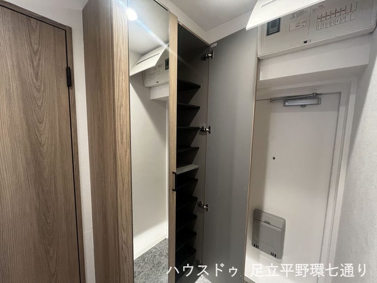廊下収納付きで日用品の整理に便利。住まい全体をすっきり保てます。