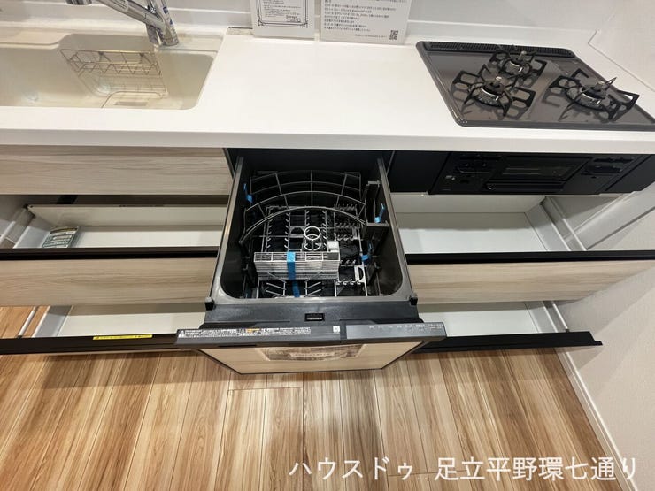 家事の時短に嬉しい食洗機付き。毎日の片付けをスムーズにサポートします。