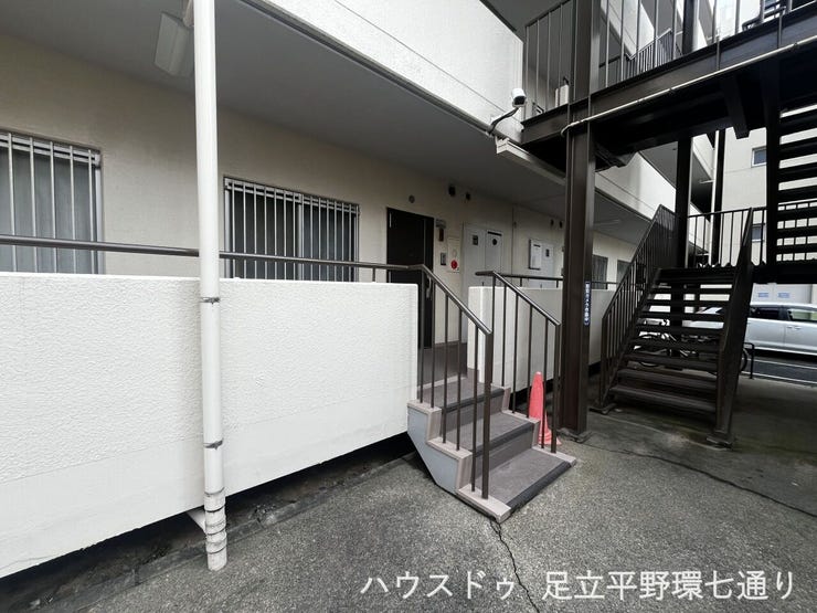 共用階段まわりもすっきり整備されており、日々気持ちよくお使いいただけます。