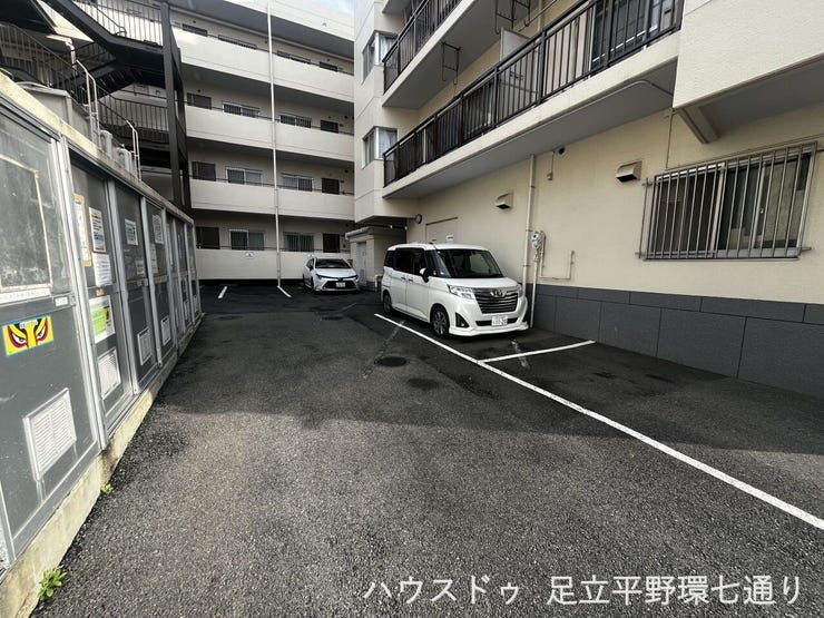 敷地内駐車場付き。お車をお持ちの方にも嬉しい住環境です。※空き状況要確認
