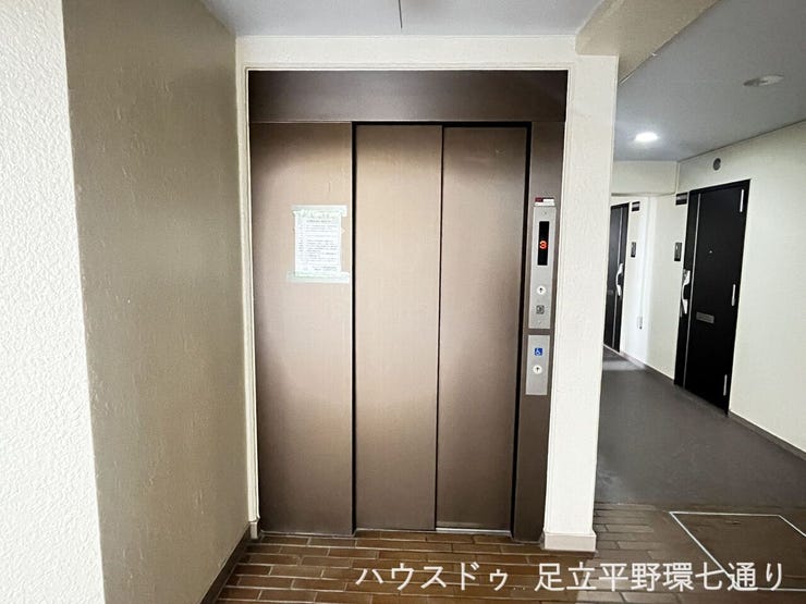 エレベーター付きマンションのため、荷物が多い日や移動時の負担を軽減できます。