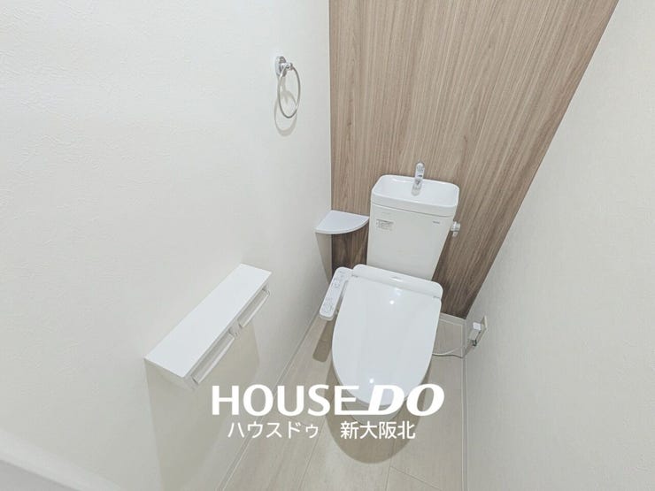 ■嬉しいウォシュレット機能付きトイレ!
■ペーパーホルダーが2つ付いているのも嬉しいポイント!ご家族の多い方も大助かりですね
