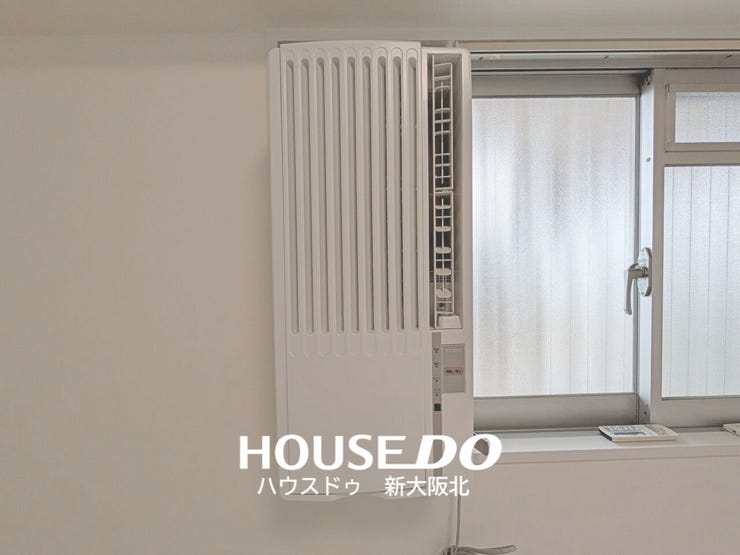 ■玄関入ってすぐの洋室には縦型のエアコン付き!
■手軽にお部屋を快適にしてくれます♪