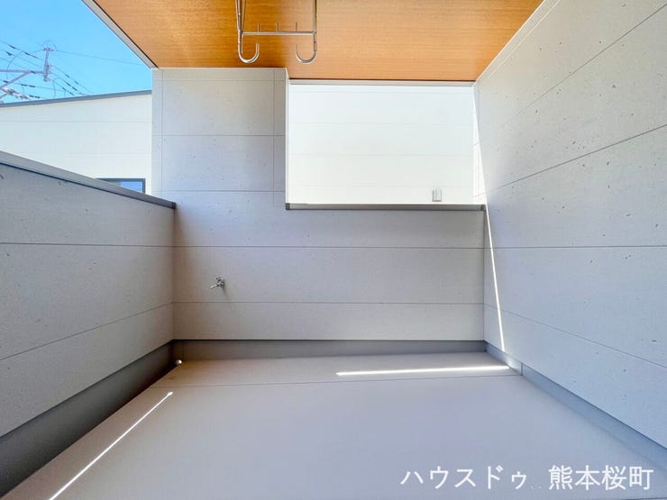 ■空の下の開放的な特等席■日光浴や読書、外の空気を感じながらリフレッシュ。暮らしを豊かにする、もう一つの心地よい空間です。