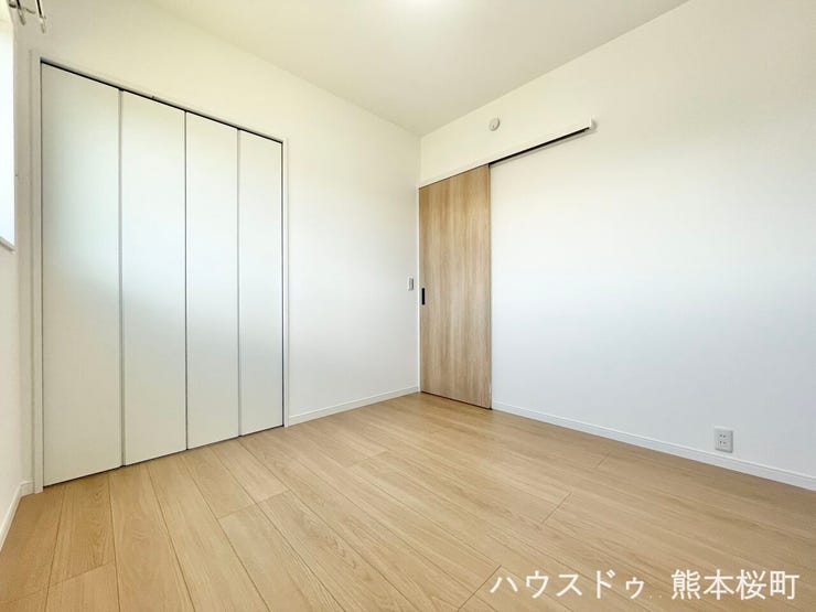 ■2階4.5帖洋室■寝室、書斎、趣味の部屋。家族の成長やライフスタイルに合わせ、様々な使い方ができる快適な空間です。