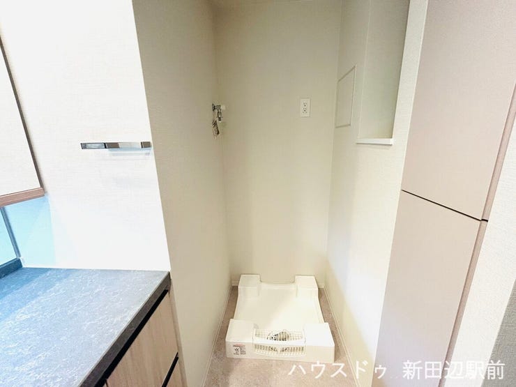 洗面所に洗濯機置き場があります。