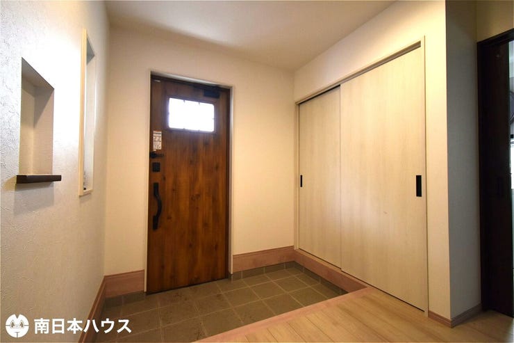 【玄関】大容量の玄関収納付きです♪