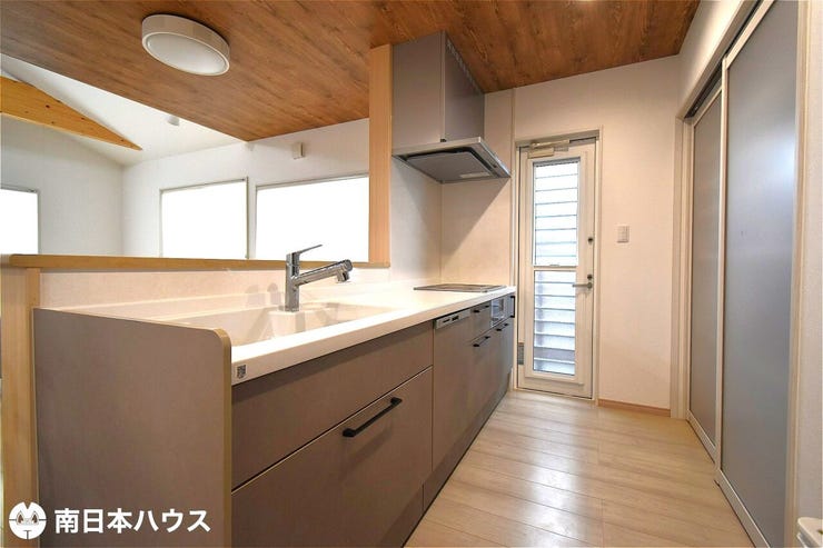 【キッチン】IHクッキングヒーター、食器洗浄乾燥機、浄水機能付き水栓を備えています♪