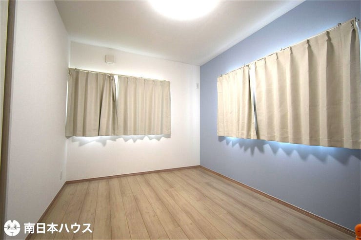 【洋室】6帖の洋室です!リビングから出入り可能なお部屋です♪室内程度良好です♪