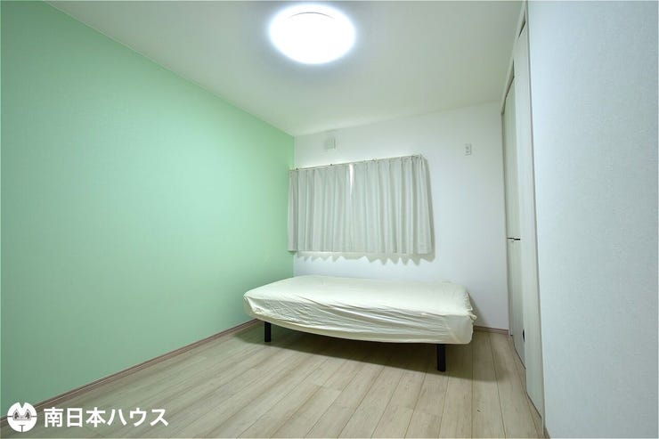 【洋室】6帖の洋室です!リビングから出入り可能なお部屋です♪