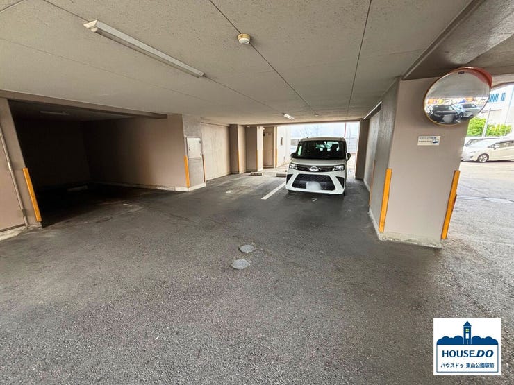 敷地内平面駐車場のようす。