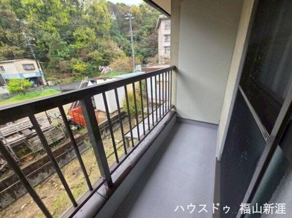 陽当りのいいバルコニーでどの角度からでも明かりを感じられます。