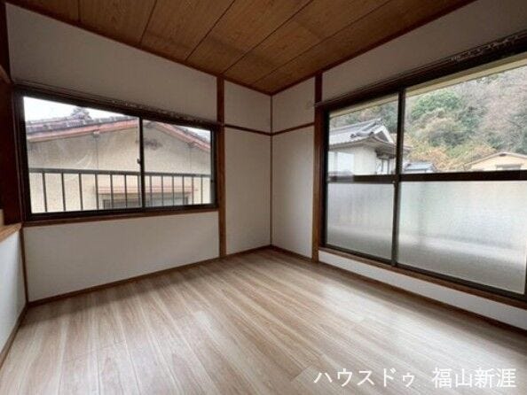 使いやすい広さでお泊りの際やお子様の遊び場にも最適です。