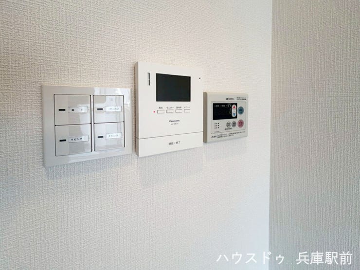 モニター付きインターホンと、自動お湯張り機能を備えた設備です。