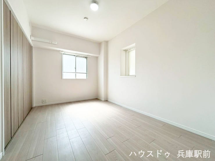 約5.4帖の広さを確保した納戸。収納はもちろん、ワークスペースやセカンドルームとしても使いやすい空間です。