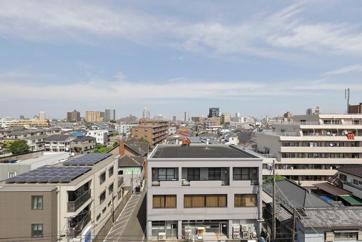 6階部分からの開放感ある眺望。空が広く感じられる気持ちの良い景色です。