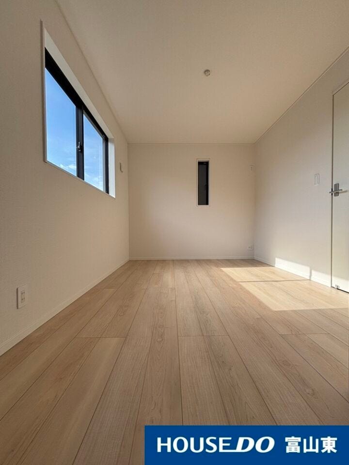 同じ施工会社が施工した別物件の洋室写真です。実際の物件とは間取りや内装、設備、色柄などが異なる場合があります。