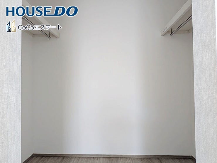 □■収納■□
ウォークインクローゼット♪
普段使いのお洋服や小物はもちろん、シーズンオフのものまでしっかり収納できる頼もしいスペースです。
