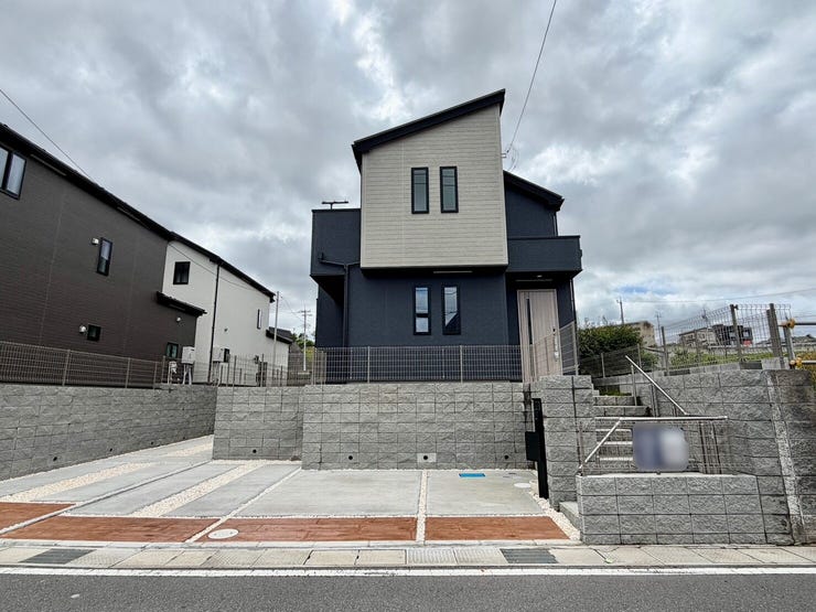 【外観】
随時ご案内可能です♪
当物件はもちろんですが、他に気になる物件のご案内、資金計画、物件詳細、住宅ローン等何でもお気軽にお問い合わせください!!