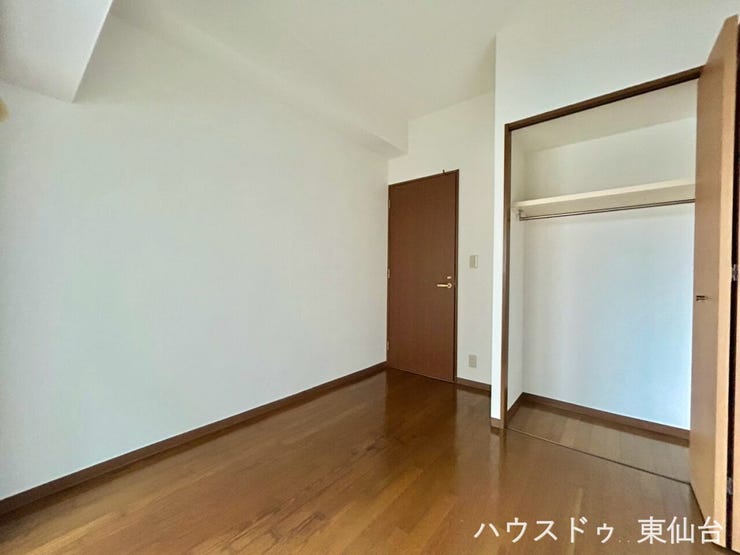 大開口のクロゼットで出し入れもラクラク