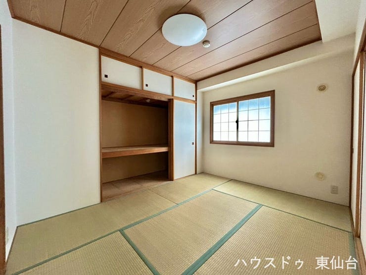 畳のある空間が生活に落ち着きを与え、幅広い用途に対応します