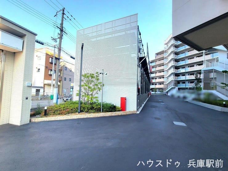 立体駐車場、平面駐車場