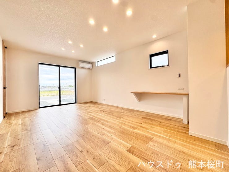 ■安らぎと笑顔の中心地■陽光が優しく降り注ぎ、会話が自然と弾む。ここでは、毎日が特別な時間へと変わります。