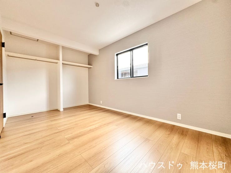 ■2階6帖洋室■寝室、書斎、趣味の部屋。家族の成長やライフスタイルに合わせ、様々な使い方ができる快適な空間です。