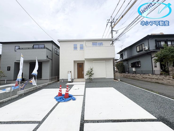 【外観】
■外観■
上質感あふれる外観デザインが住まいの魅力を引き立てます
街並みに美しく調和しながら存在感を放つ一邸です