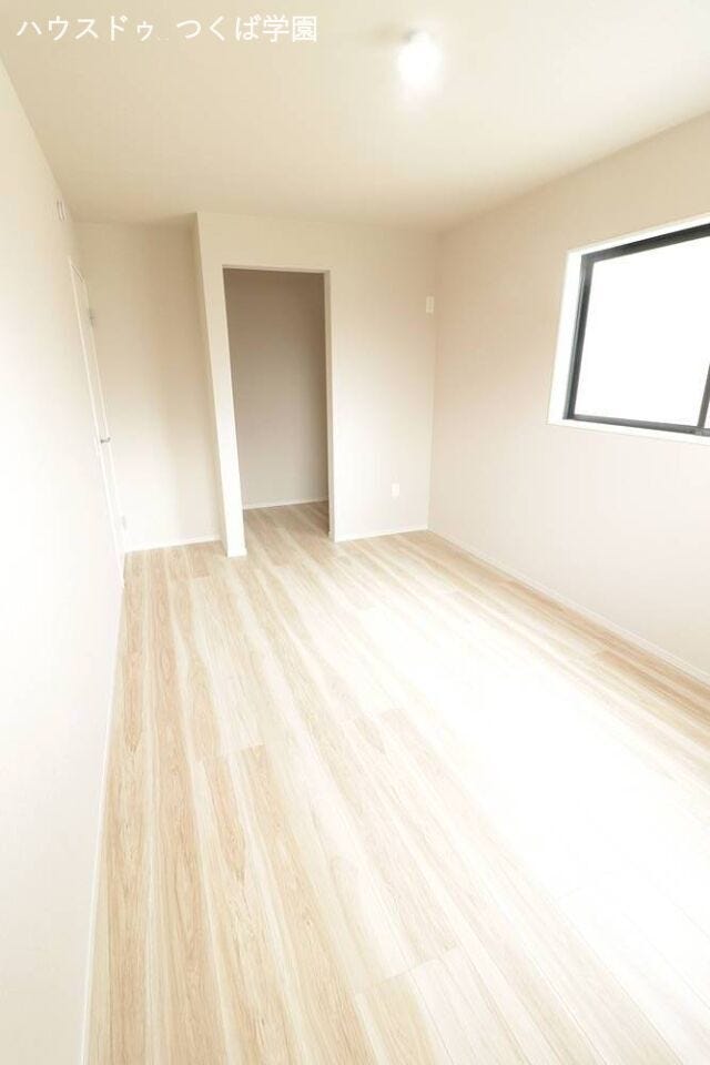 8.8帖洋室です。
WIC付で収納もラクラクです♪