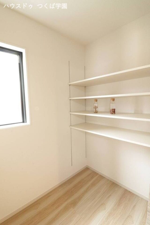 キッチン脇のパントリーは食材や調味料の収納に役立ちます!