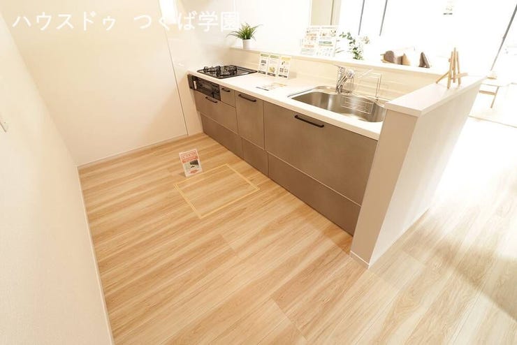 キッチンは広々としており、家事動線が確保しやすいです。