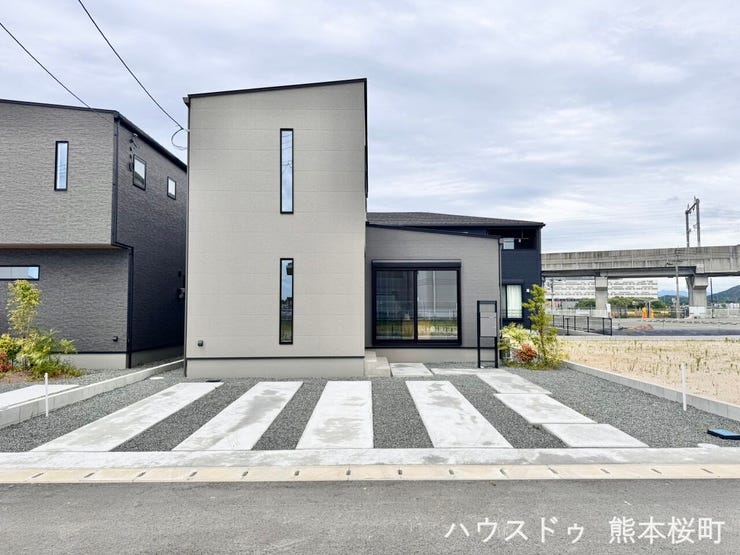 ■車と趣味の幅が広がる場所■単なる駐車スペースではない、洗車やタイヤ交換、DIYにも使える多目的な屋外スペースです。