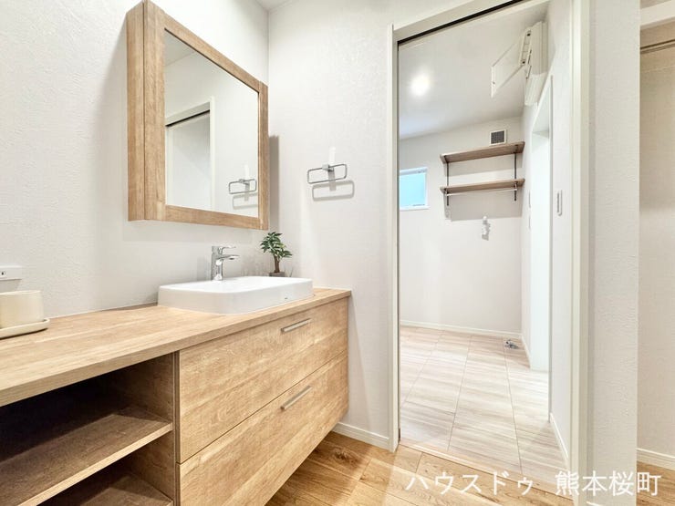 ■清々しいリフレッシュ空間■自分を磨き、気持ちを切り替える。心地よい光が差し込むプライベートスペース。