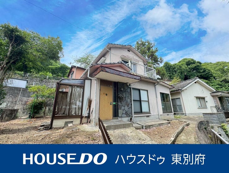 【外観】
緑に囲まれた落ち着いた住まい