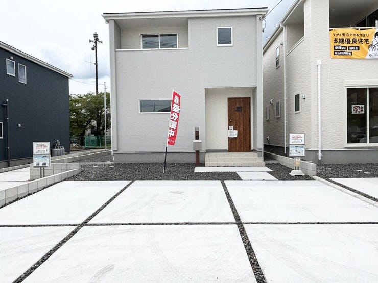 【外観】
近鉄湯の山線「桜」駅まで徒歩約5分の立地です。