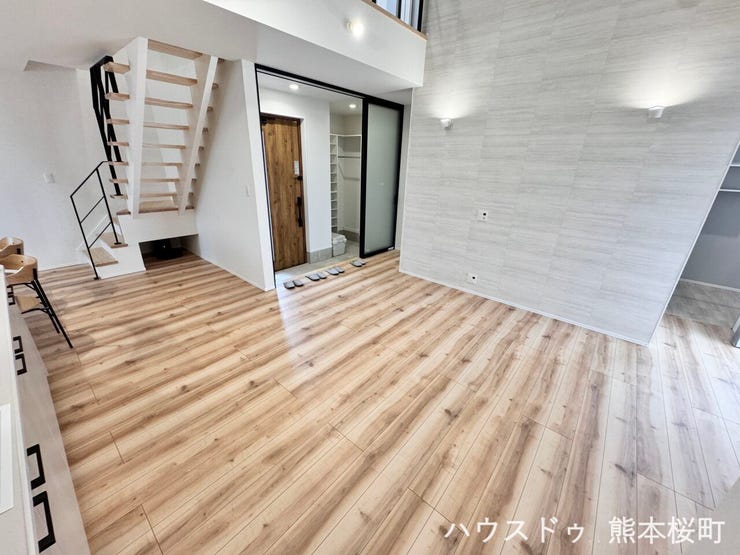 ■安らぎと笑顔の中心地■陽光が優しく降り注ぎ、会話が自然と弾む。ここでは、毎日が特別な時間へと変わります。