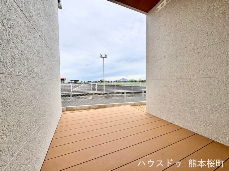 ■家族の笑顔と、楽しい思い出を育む特等席■週末のバーベキューや、子どものプール遊び。ただそこにいるだけでワクワクするような、家族みんなの「楽しい」がぎゅっと詰まったお気に入りの場所になります。