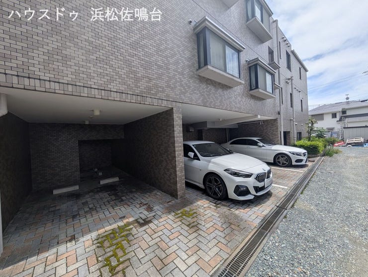 敷地内駐車場(西側)