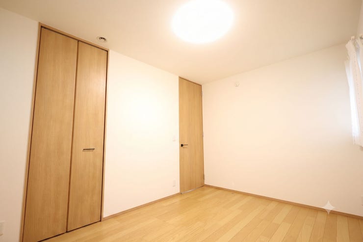 *北側6帖洋室*
※家具削除加工を行っており、写真はイメージです※