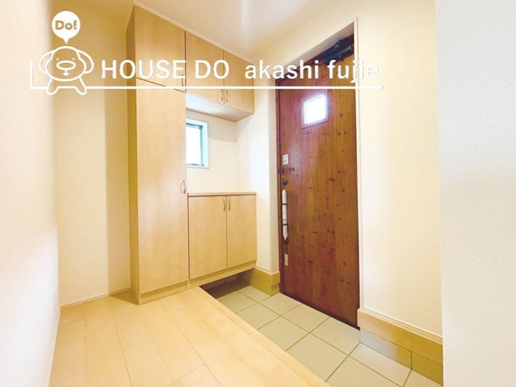 玄関には大型の靴箱収納