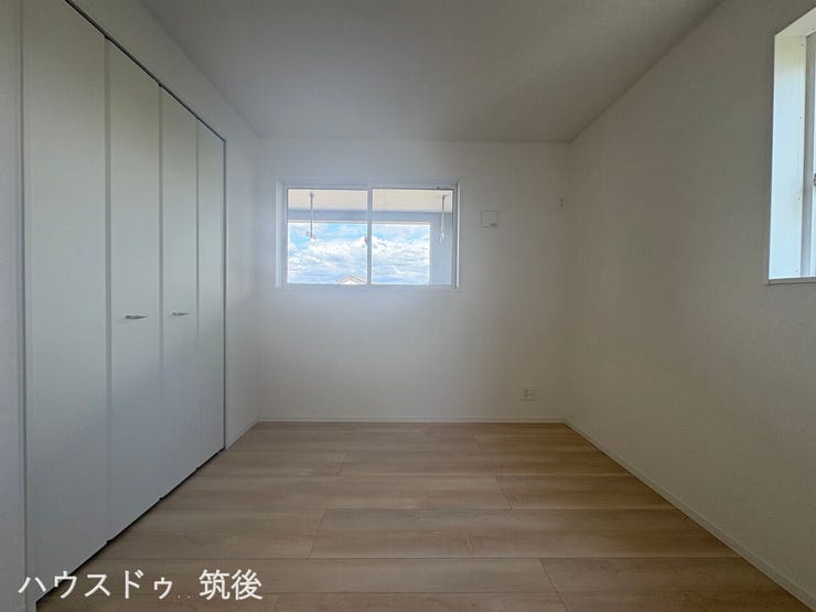 使い勝手の良い6帖の洋室。シングルベッドやデスクを置いてもゆとりがあり、子供部屋や寝室に最適です。