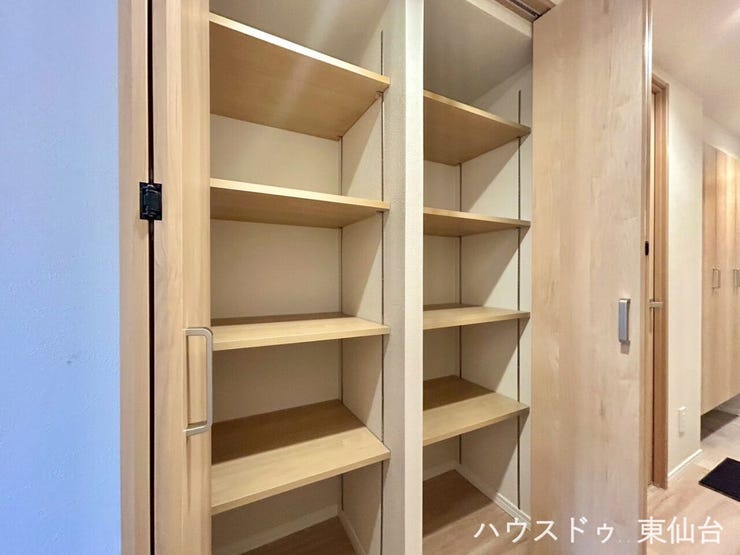 靴がどんどん増えていってしまいそうな靴箱です♪