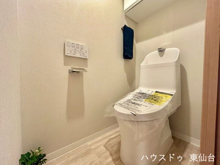 シンプルイズザベストトイレ♪もちろん温水洗浄便座付きです♪