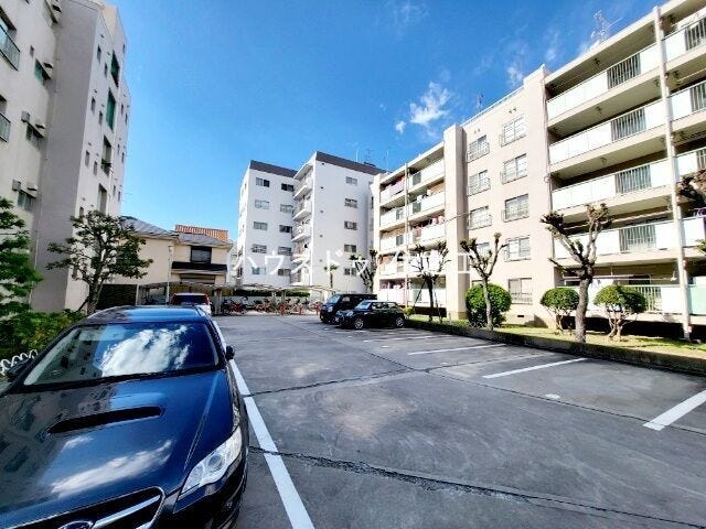 ★平面式駐車場。自走式なので機械式と違って待ち時間が無いのが嬉しいポイント♪