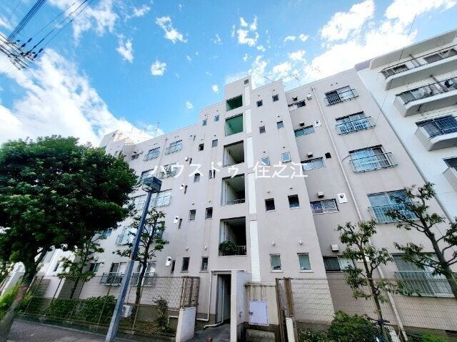 ★マンション内の敷地。植栽も多くあり緑豊かです♪