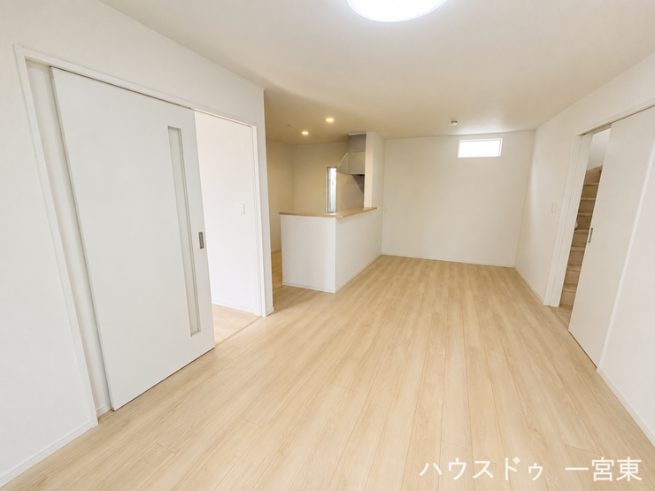 ※居住中につき室内を CG にて物消しをしたものです。
開放感のあるLDK。シンプルで家具の配置もしやすく、ご家族それぞれが心地よく過ごせる空間です。