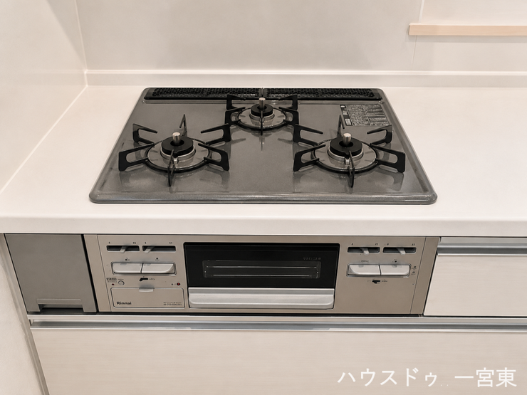 ≪コンロ≫
※居住中につき室内を CG にて物消しをしたものです。
3つ口コンロで調理の時間短縮をはかれます。