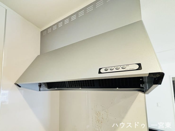 ≪レンジフード≫
調理中の煙やニオイをしっかり吸い込み、快適なキッチン環境を保ちます。
